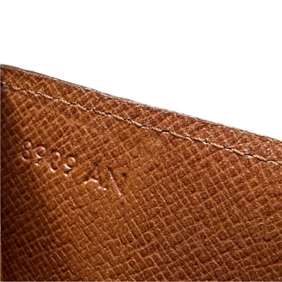 Louis Vuitton Vintage Monogram Coated Canvas Sarah Wallet - Picture 16 of 16